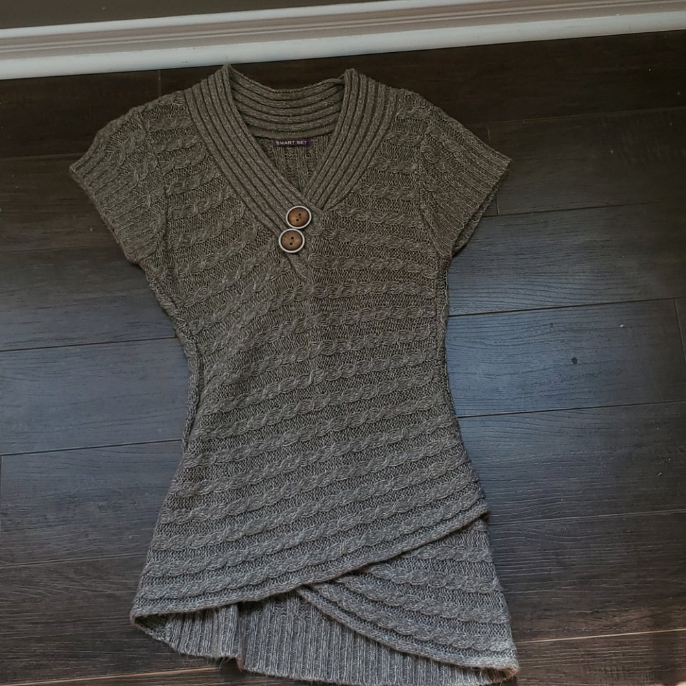 Smart set short sleeve sweater.